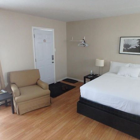 Wheel Inn Motel New Liskeard Экстерьер фото