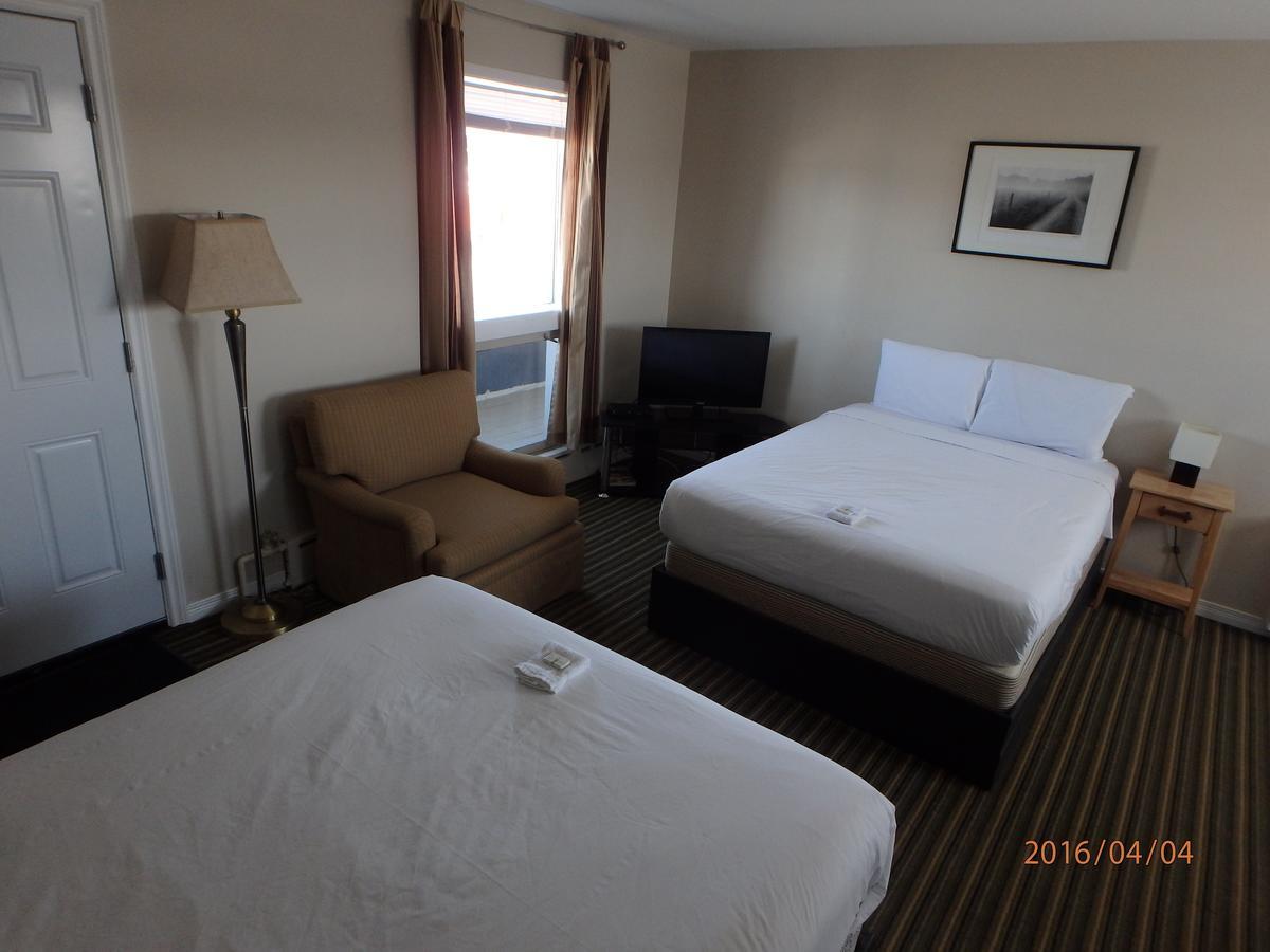 Wheel Inn Motel New Liskeard Экстерьер фото