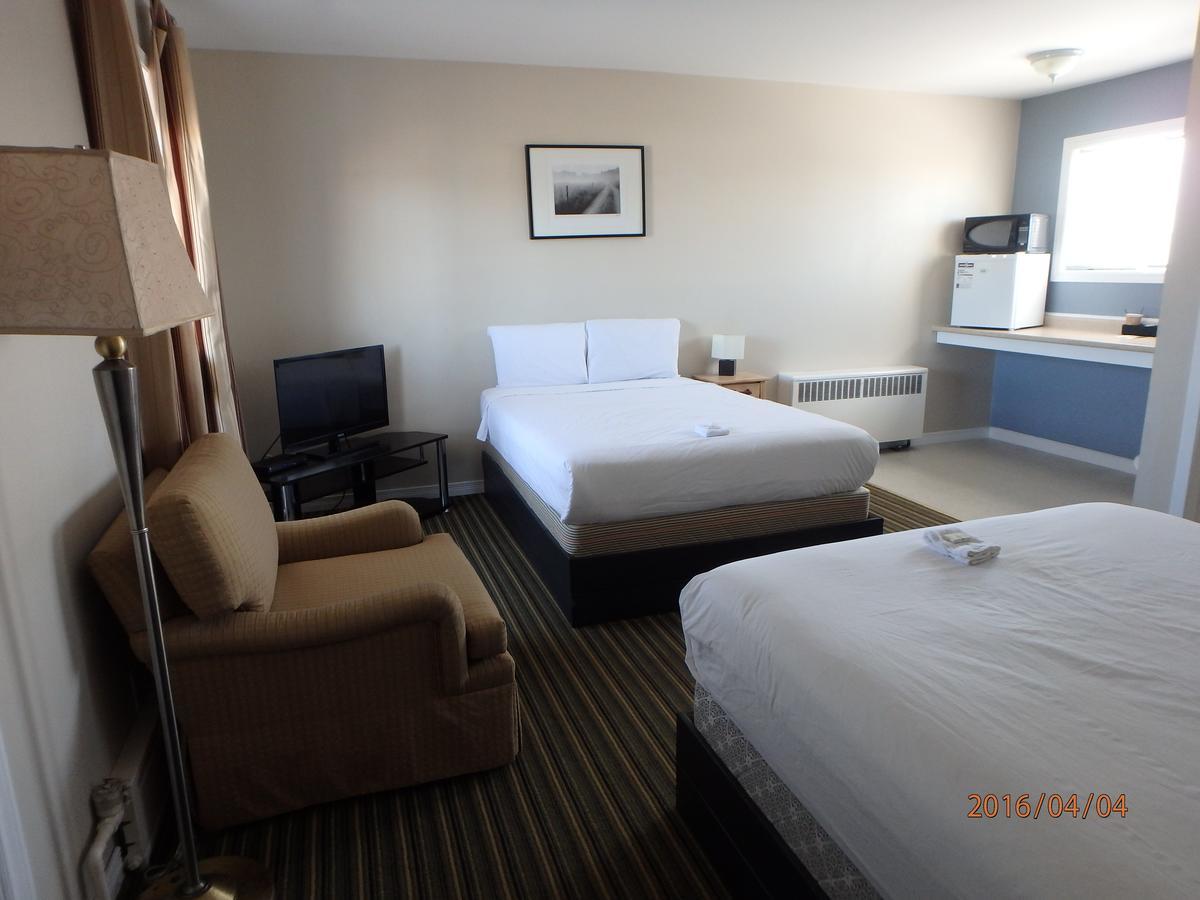 Wheel Inn Motel New Liskeard Экстерьер фото