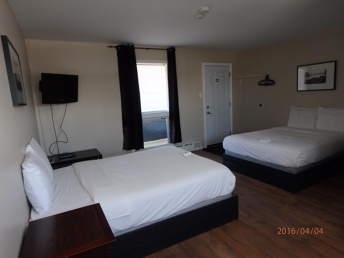 Wheel Inn Motel New Liskeard Экстерьер фото