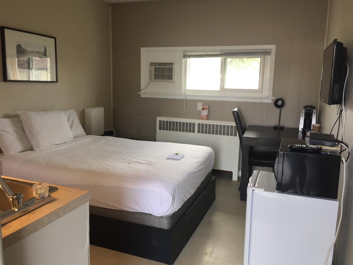 Wheel Inn Motel New Liskeard Экстерьер фото