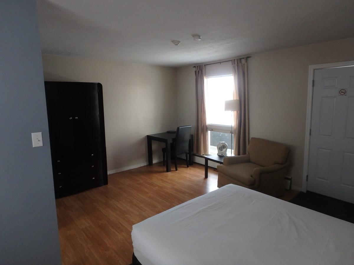 Wheel Inn Motel New Liskeard Экстерьер фото
