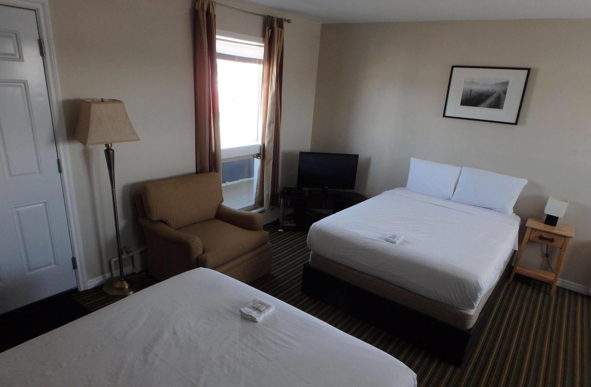Wheel Inn Motel New Liskeard Экстерьер фото
