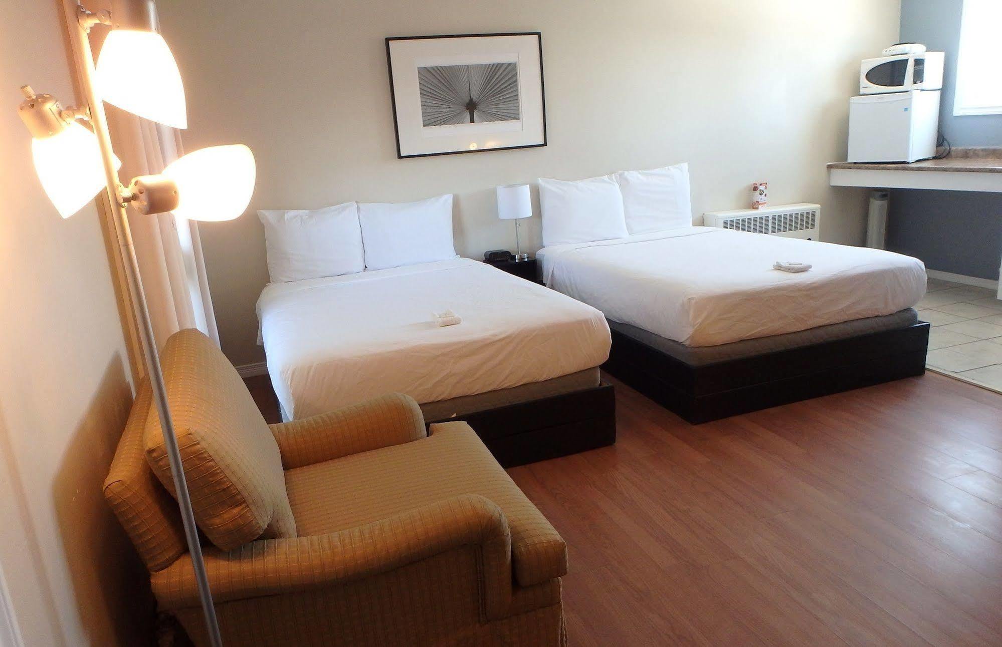 Wheel Inn Motel New Liskeard Экстерьер фото