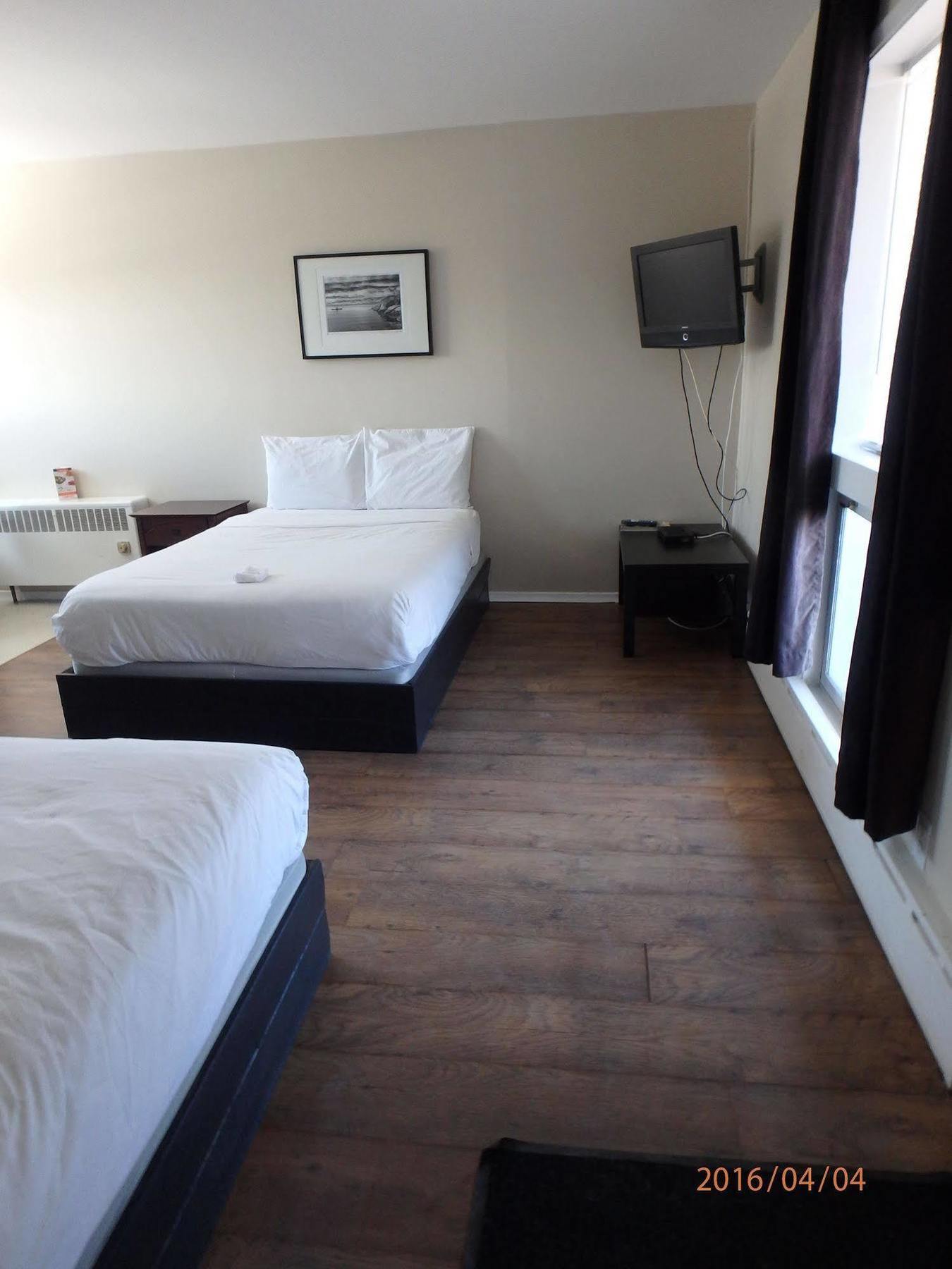 Wheel Inn Motel New Liskeard Экстерьер фото