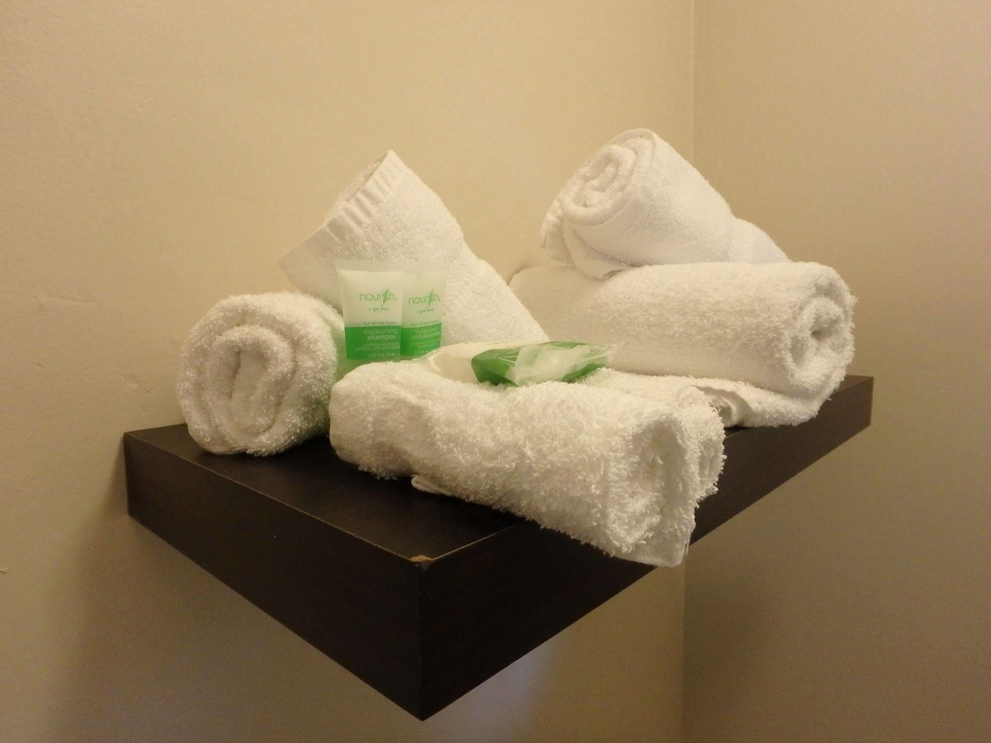 Wheel Inn Motel New Liskeard Экстерьер фото
