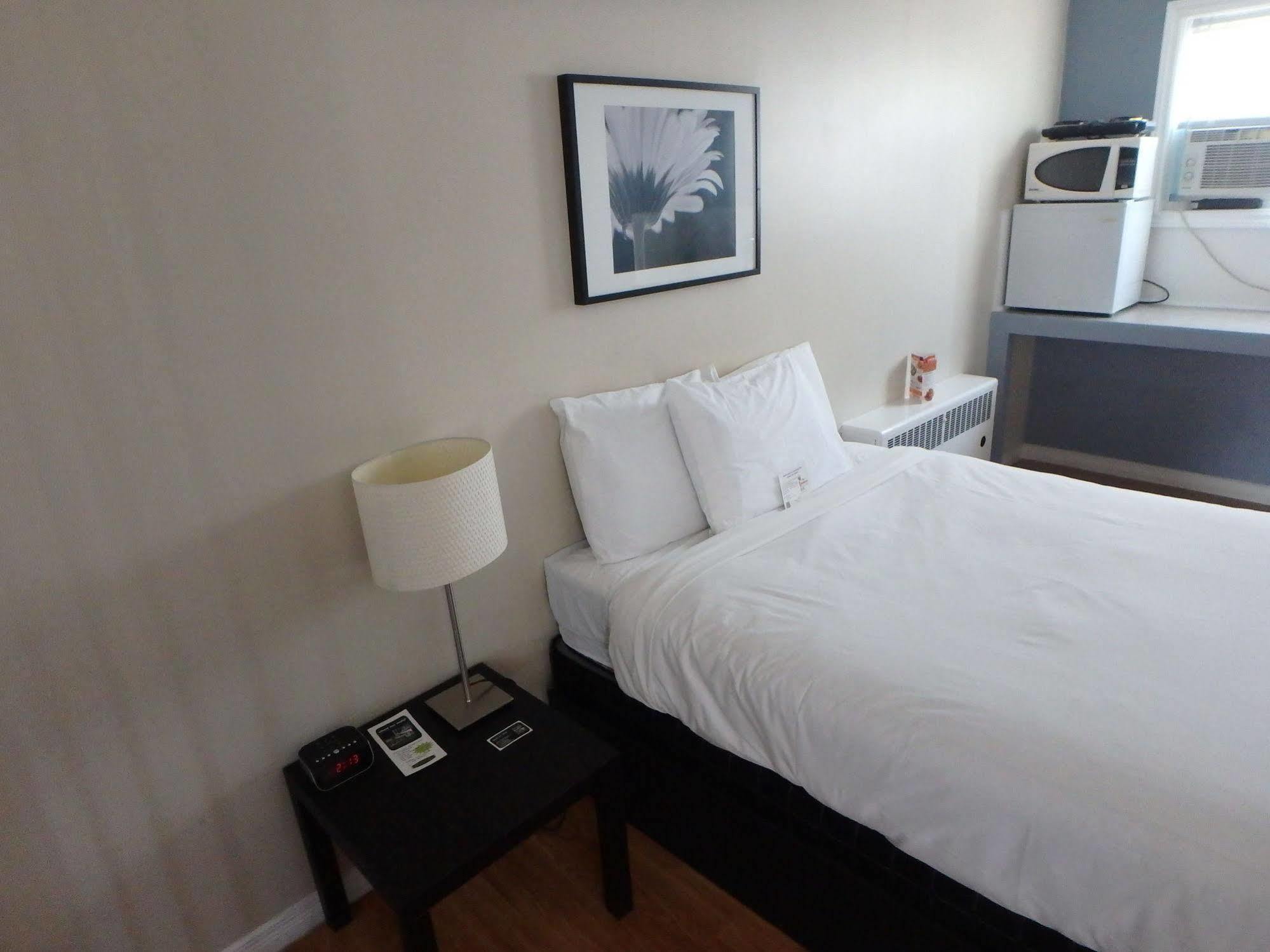 Wheel Inn Motel New Liskeard Экстерьер фото