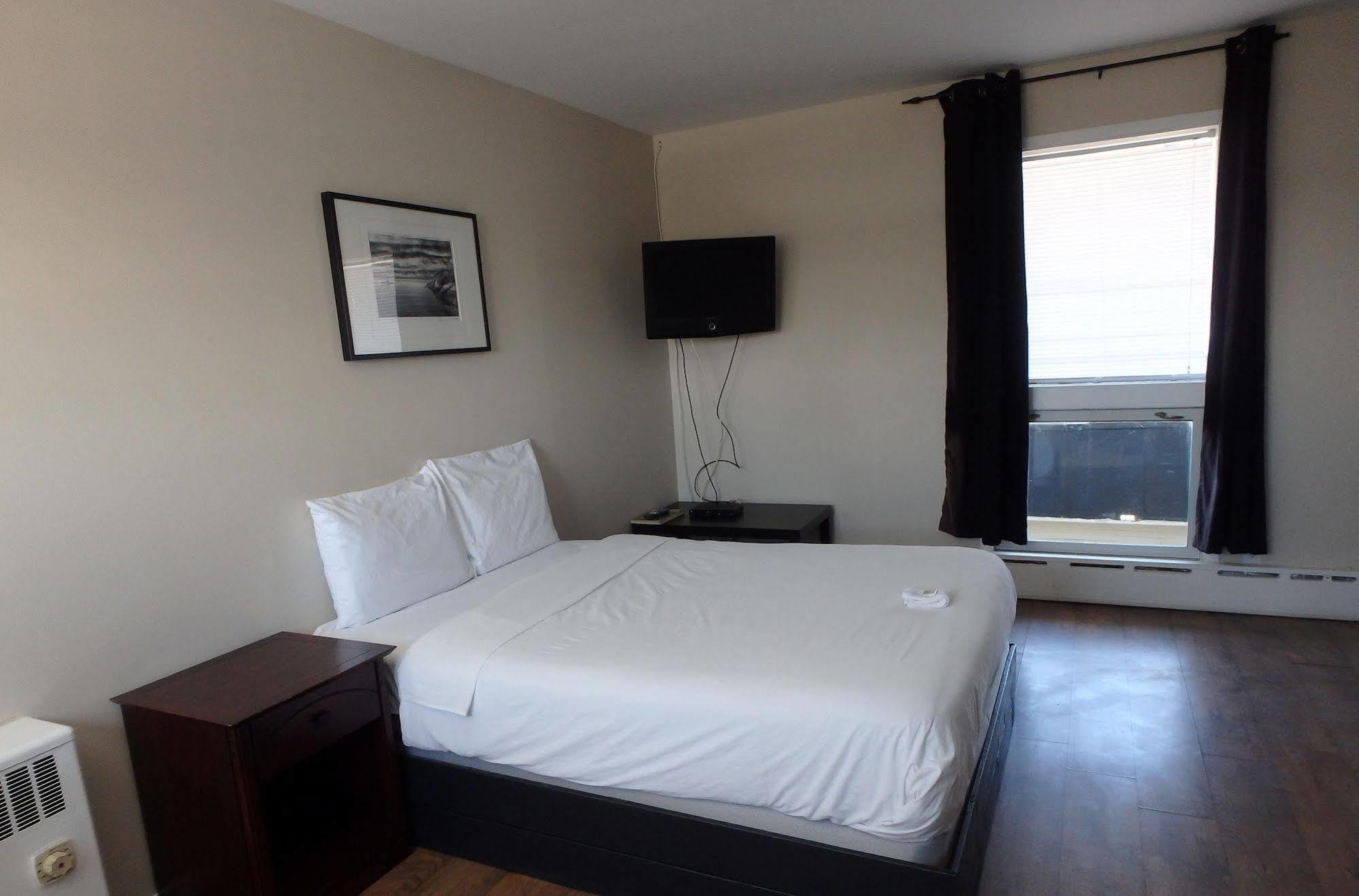 Wheel Inn Motel New Liskeard Экстерьер фото