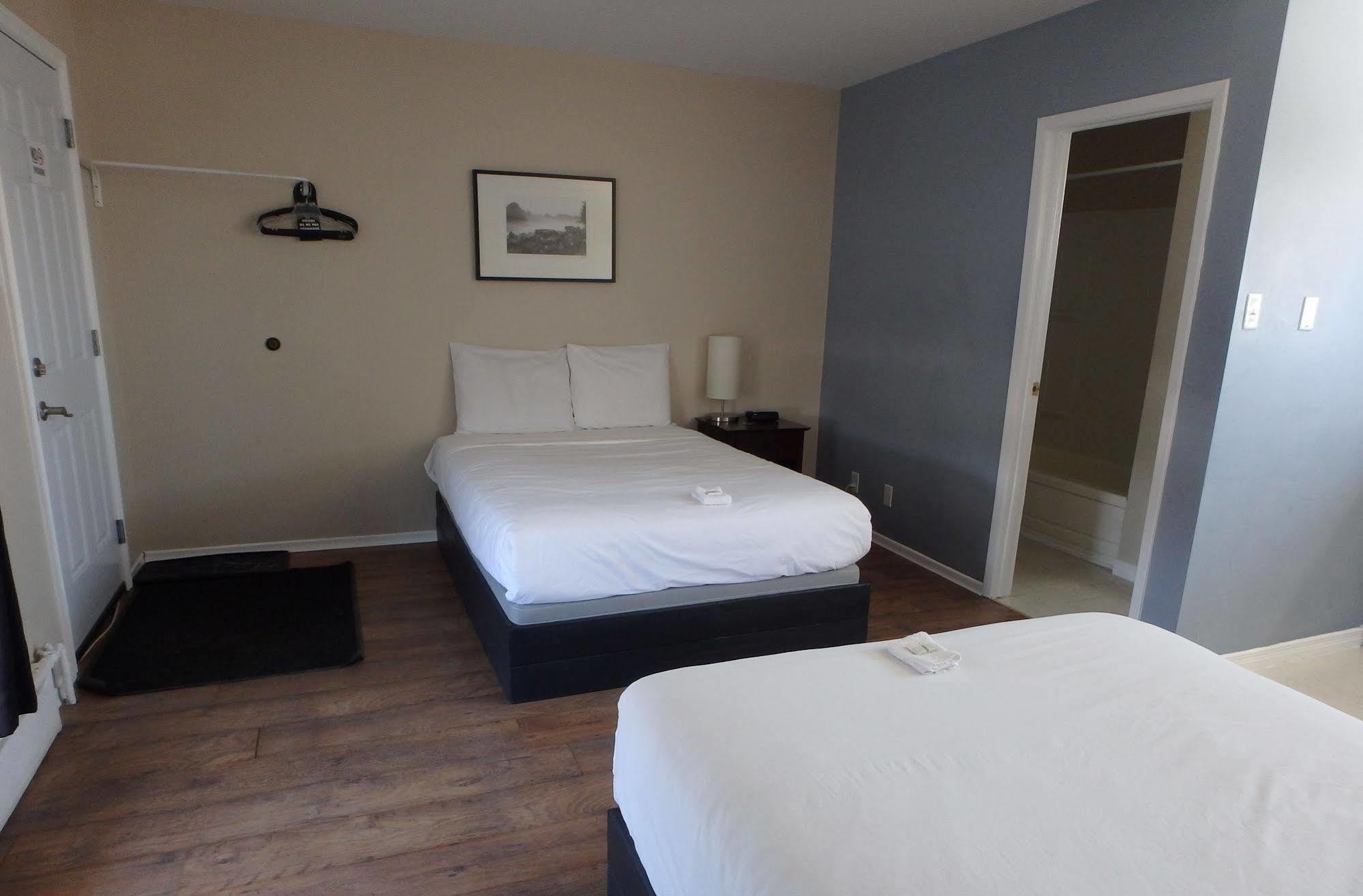Wheel Inn Motel New Liskeard Экстерьер фото