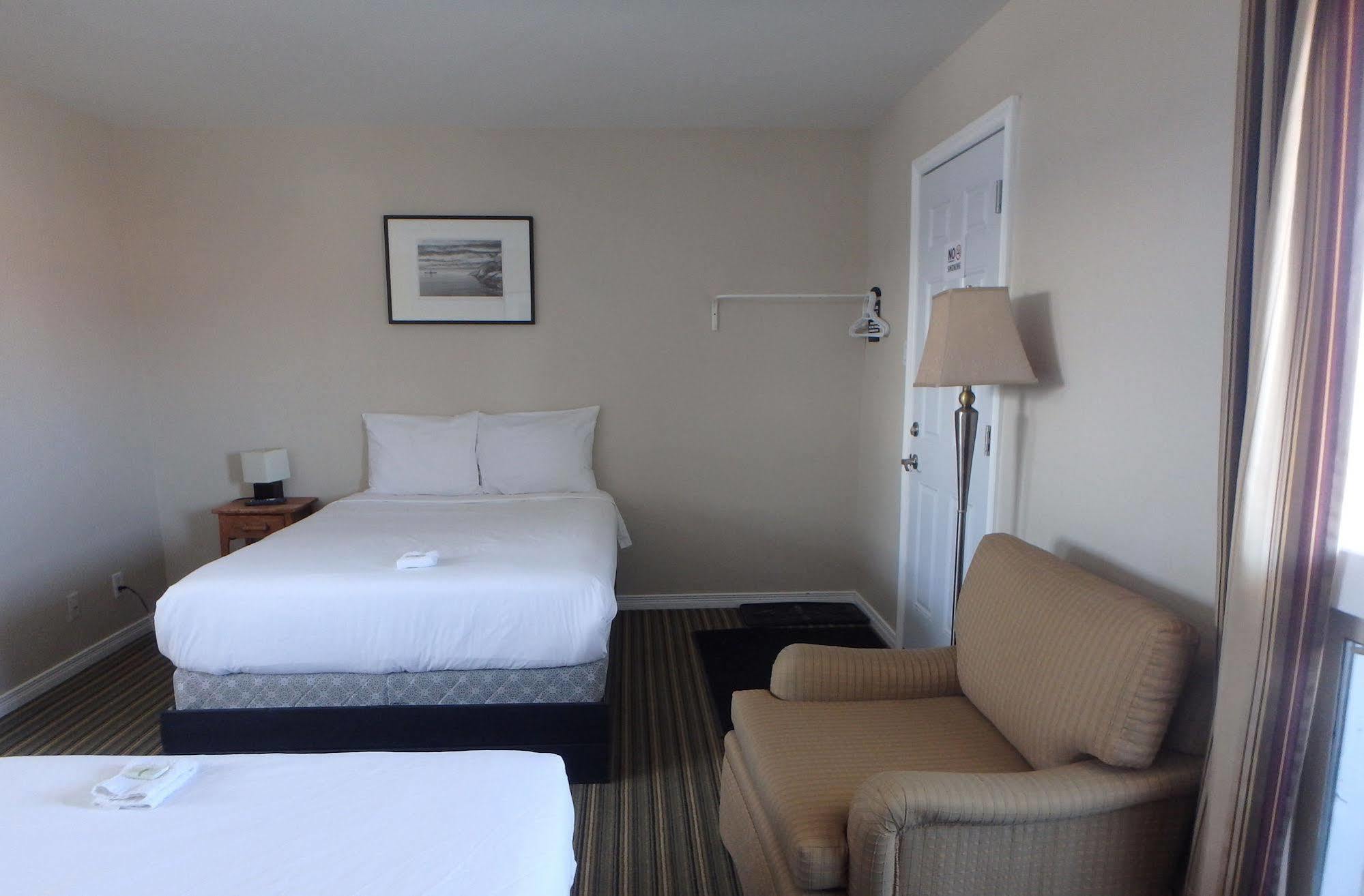 Wheel Inn Motel New Liskeard Экстерьер фото