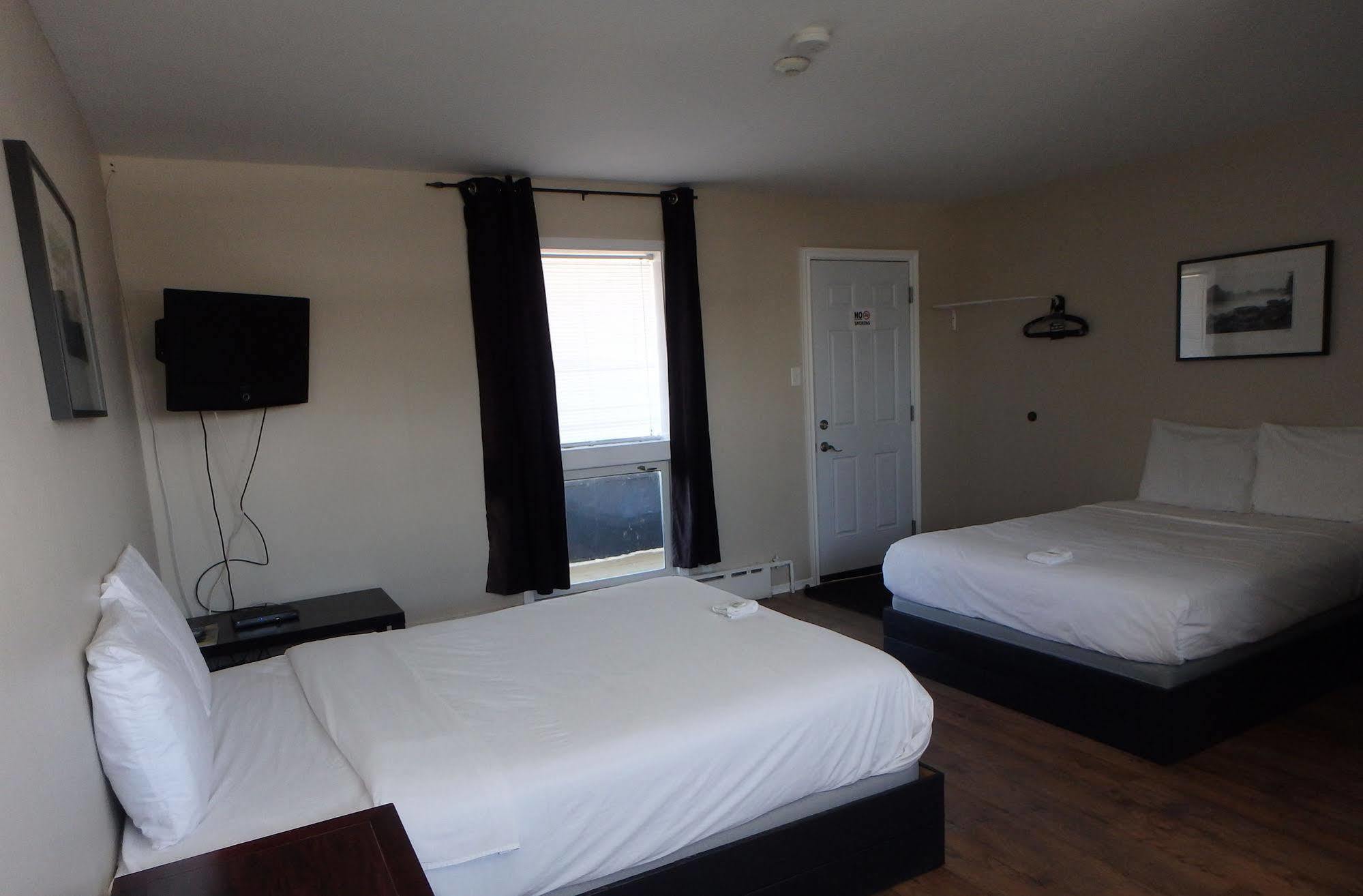 Wheel Inn Motel New Liskeard Экстерьер фото