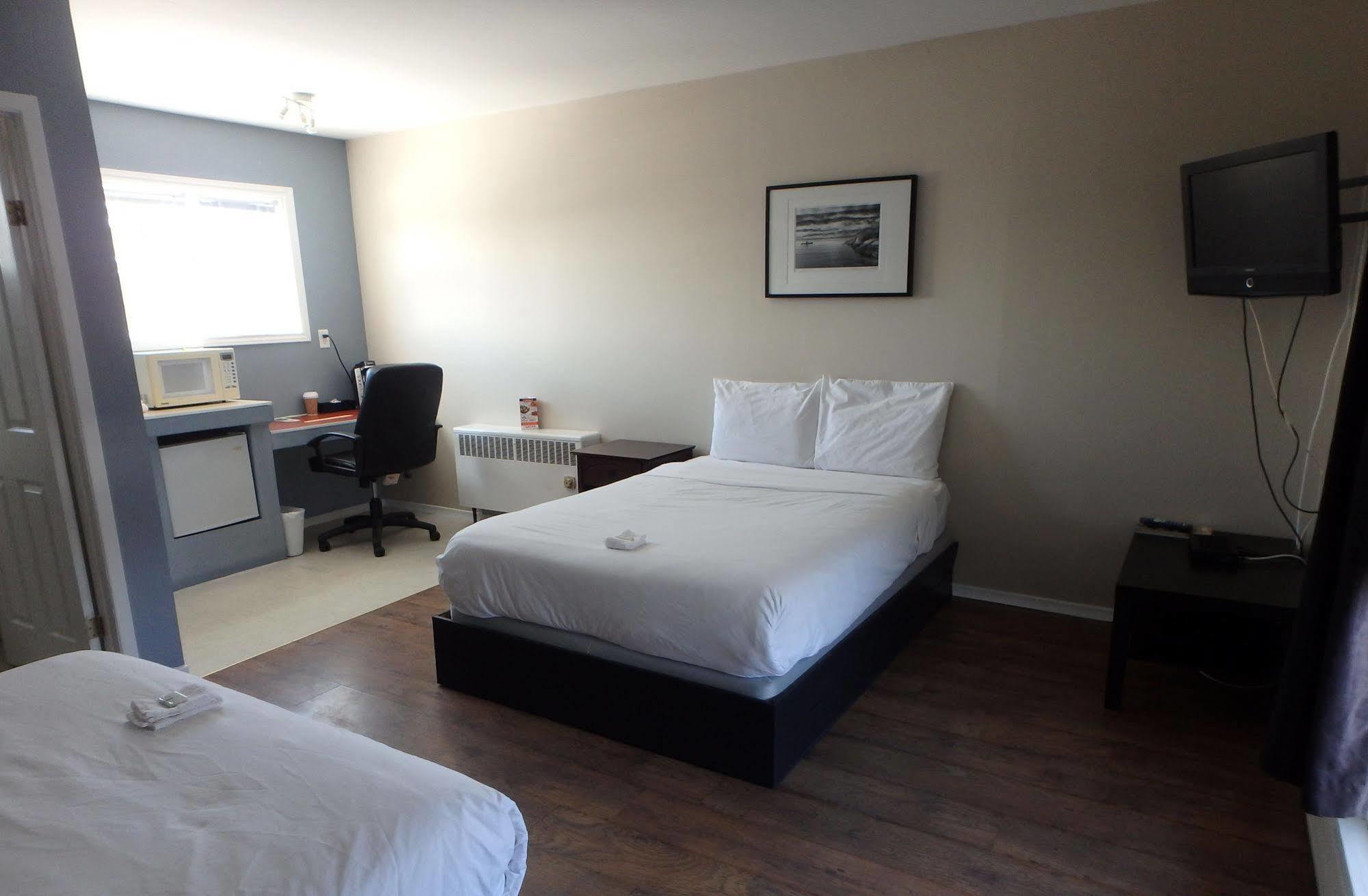 Wheel Inn Motel New Liskeard Экстерьер фото