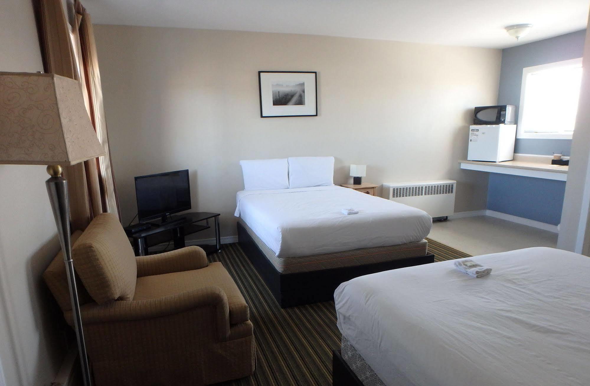 Wheel Inn Motel New Liskeard Экстерьер фото